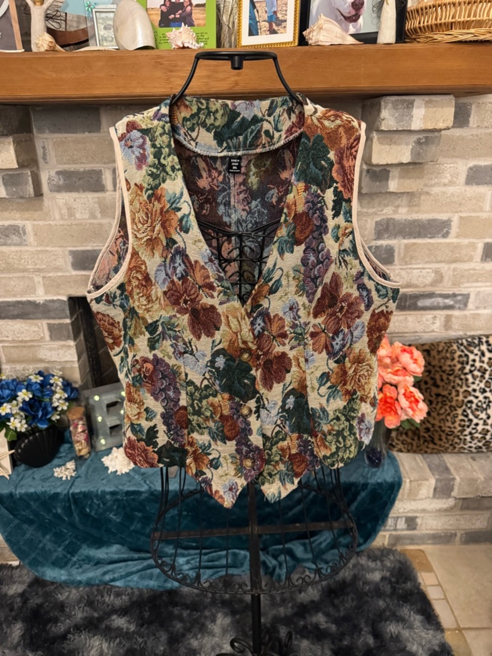 SHEIN Floral Tapestry Vest with Grapes & Roses